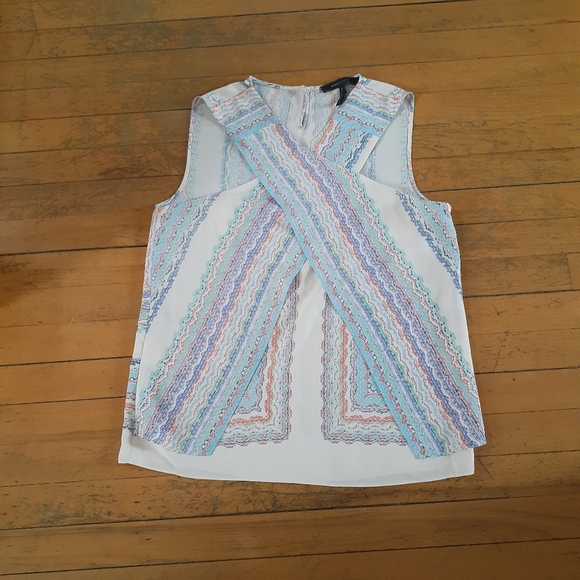 😯 SALE BCBG gorgeous top - Picture 1 of 3